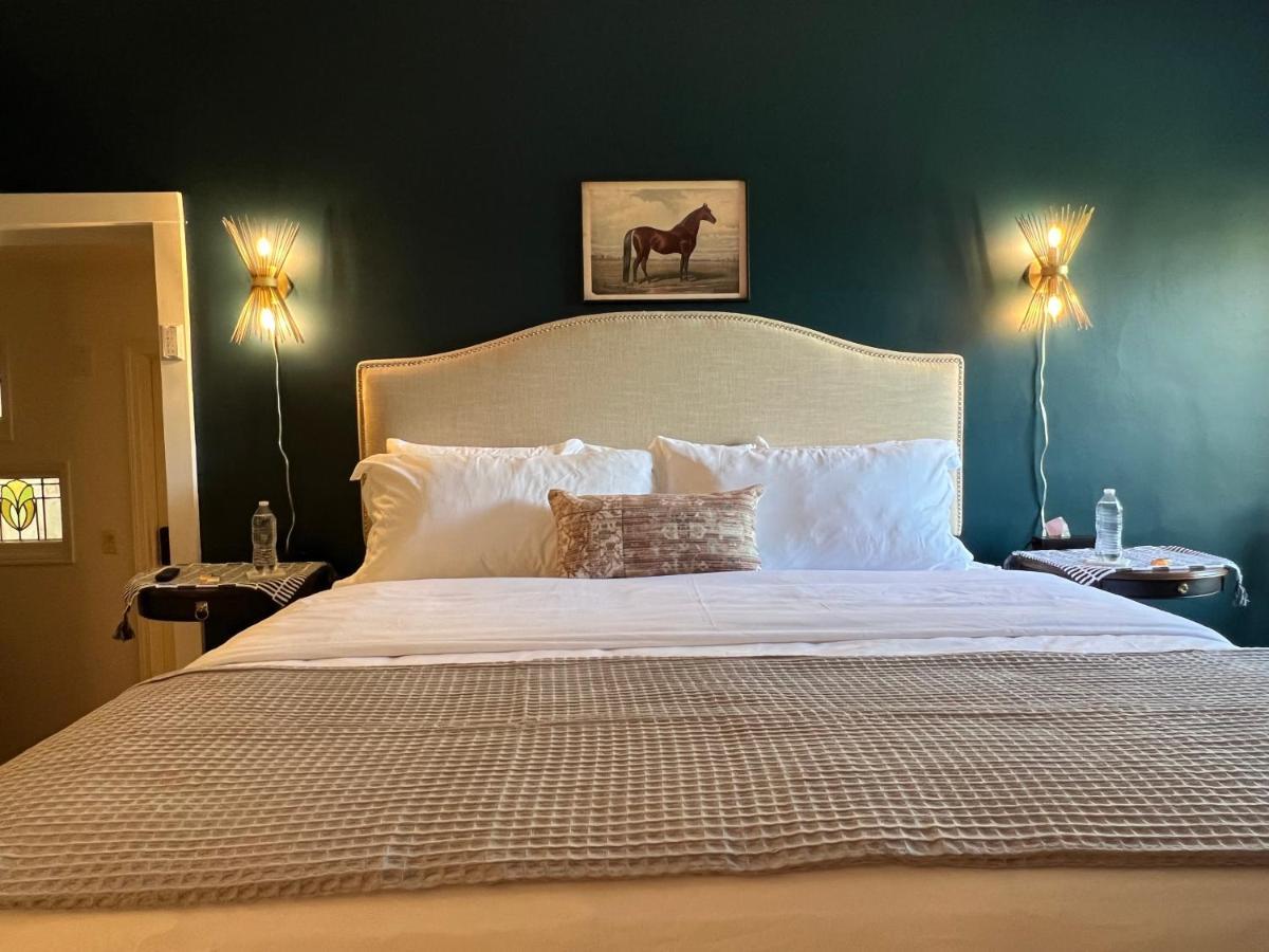 Rose Hill Inn Versailles 外观 照片