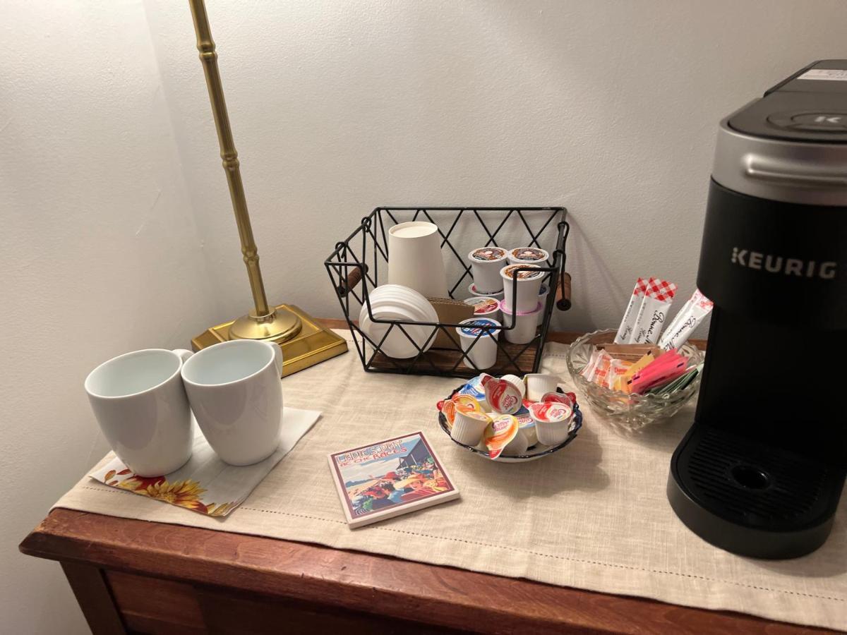 Rose Hill Inn Versailles 外观 照片