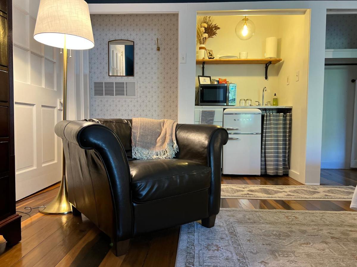 Rose Hill Inn Versailles 外观 照片