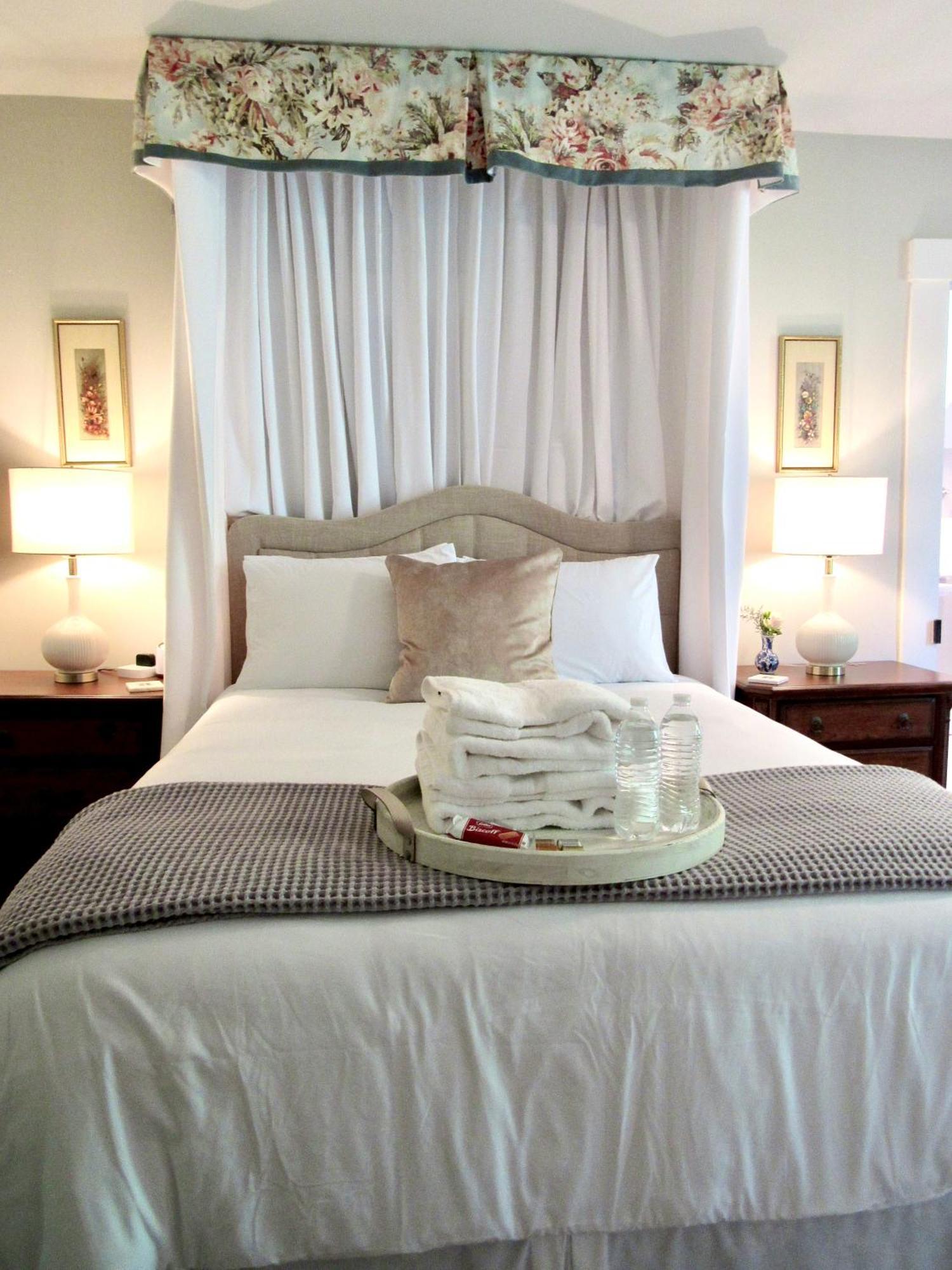 Rose Hill Inn Versailles 外观 照片